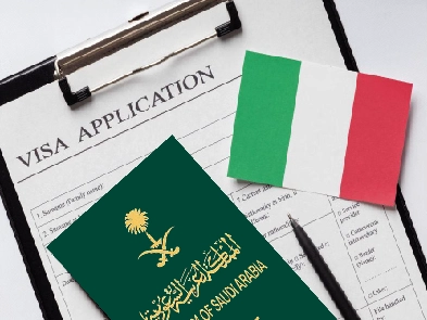 صورة توضح جواز السفر السعودي ونموذج طلب فيزا إيطاليا – إجراءات استخراج تأشيرة إيطاليا من السعودية 2025