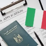 جواز سفر جمهورية مصر العربية مع علم إيطاليا واستمارة طلب تأشيرة (فيزا شنغن إيطاليا للمصريين 2025)