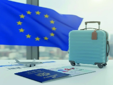 علم الاتحاد الأوروبي وحقيبة سفر وجواز سفر